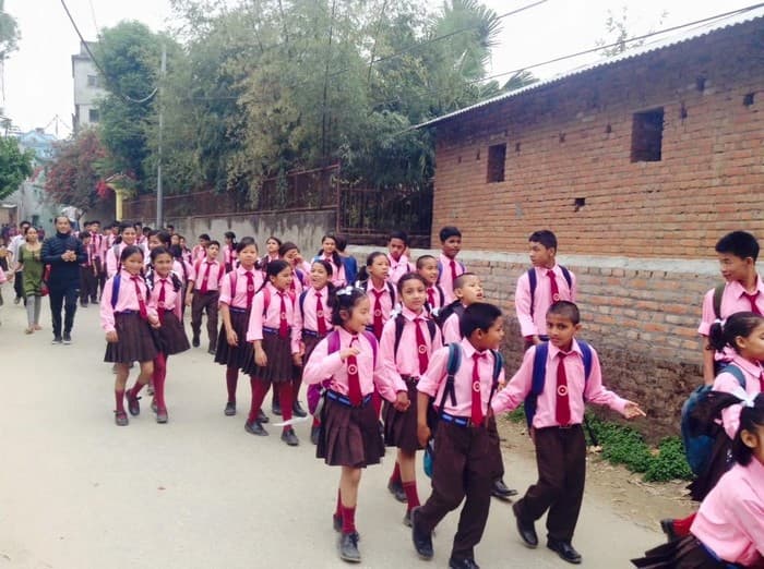 Kinderen onderweg naar school